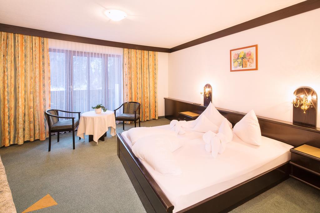 Hotel Neue Burg Hintertux Phòng bức ảnh
