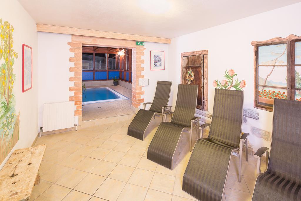 Hotel Neue Burg Hintertux Ngoại thất bức ảnh