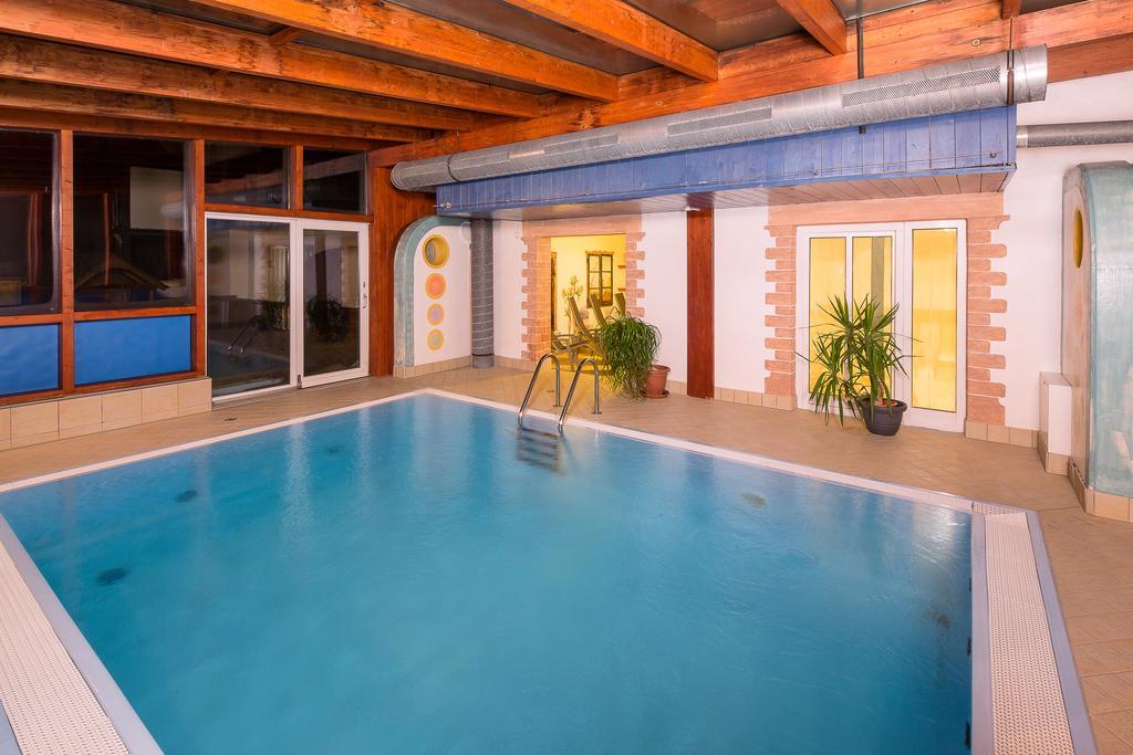 Hotel Neue Burg Hintertux Ngoại thất bức ảnh