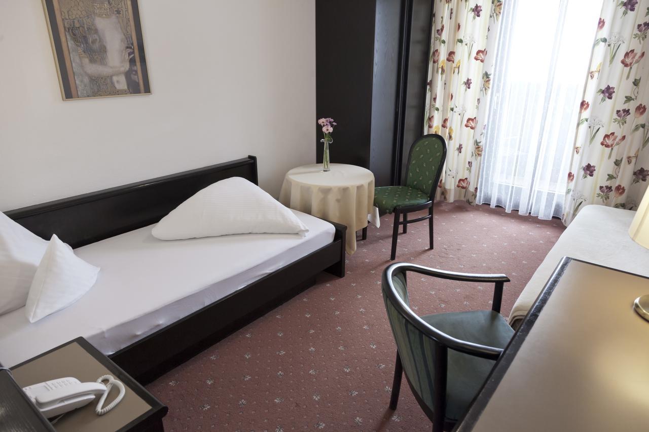 Hotel Neue Burg Hintertux Ngoại thất bức ảnh